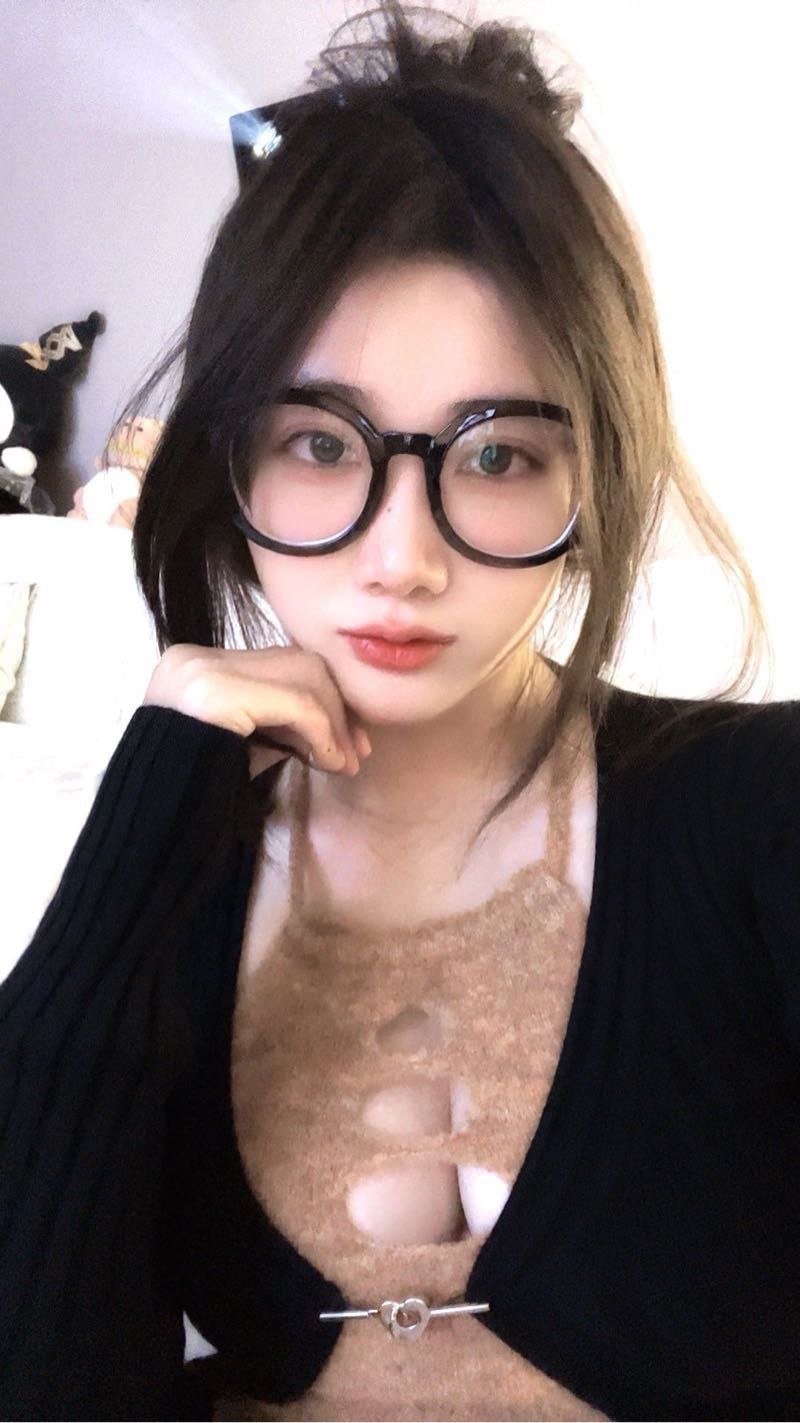 大学毕业巨乳妹Celia
