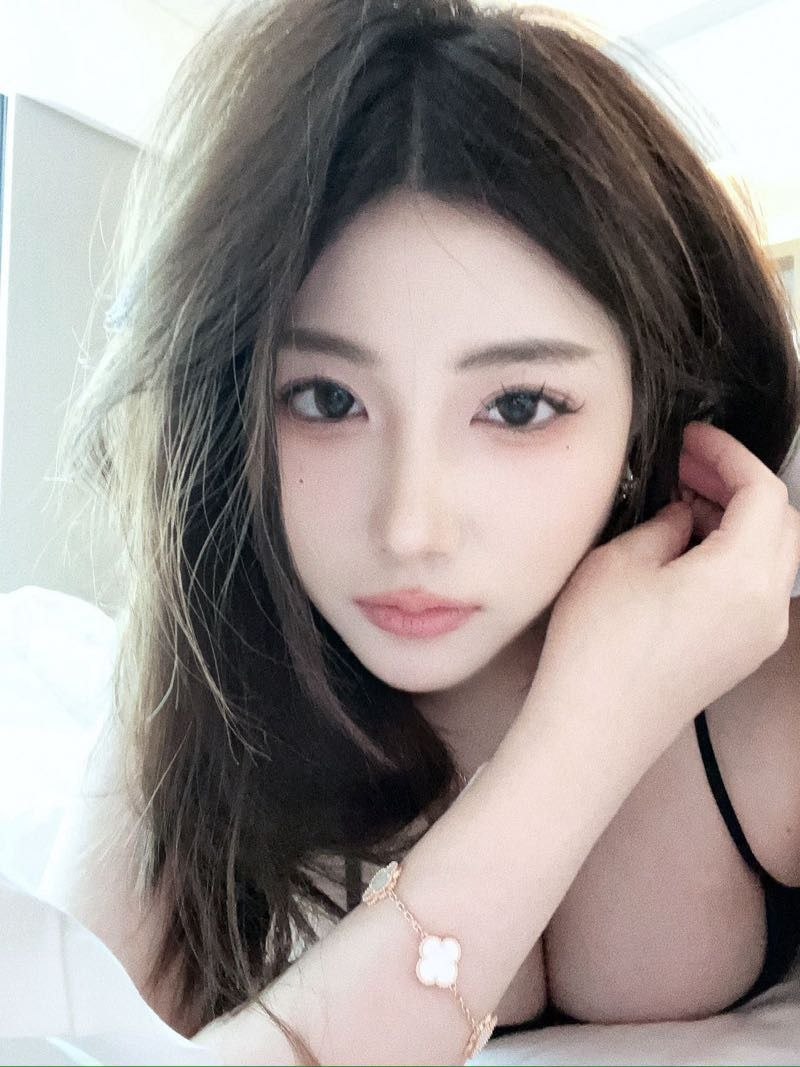 大学毕业巨乳妹Celia