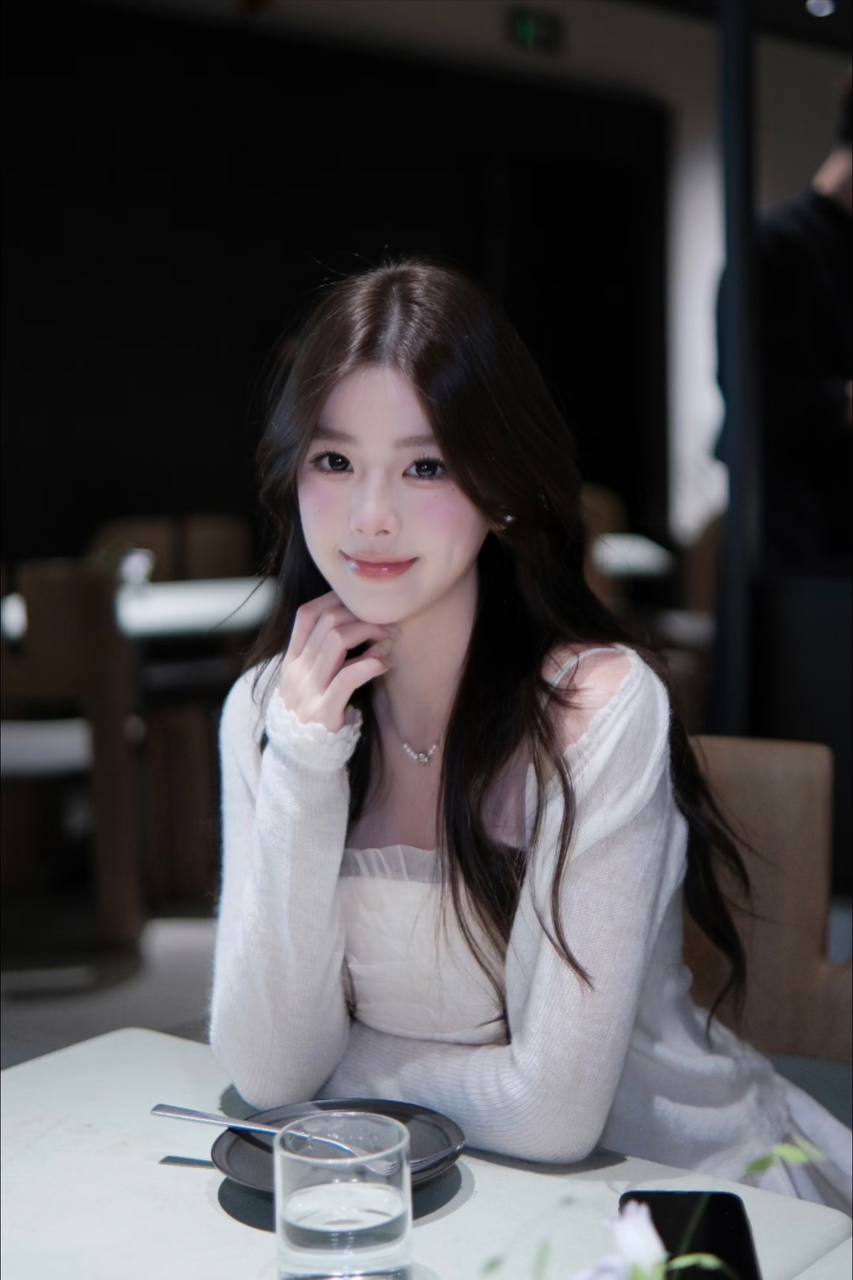天然冷白皮女友璐璐