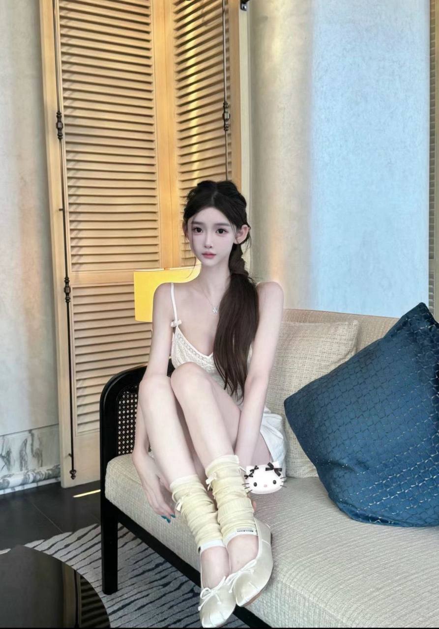曲线性感小姐姐芊妤