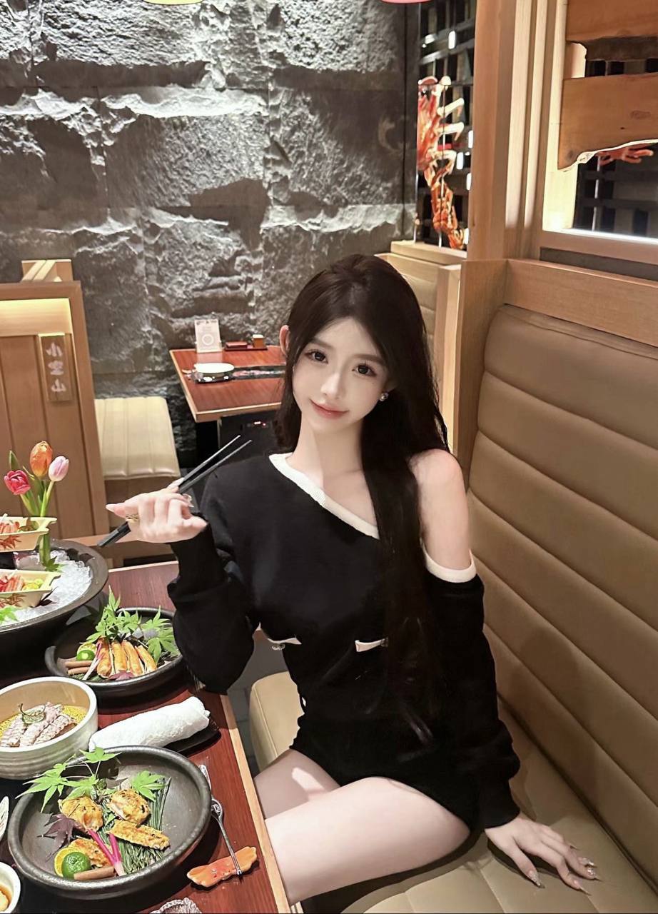 曲线性感小姐姐芊妤