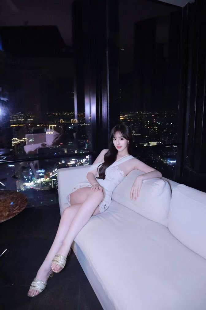 高挑修长美腿琦妍