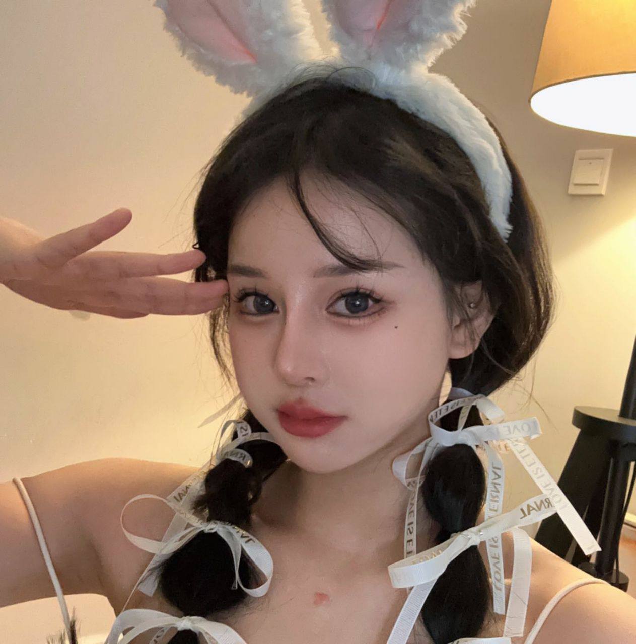 美妆萌妹芸琪