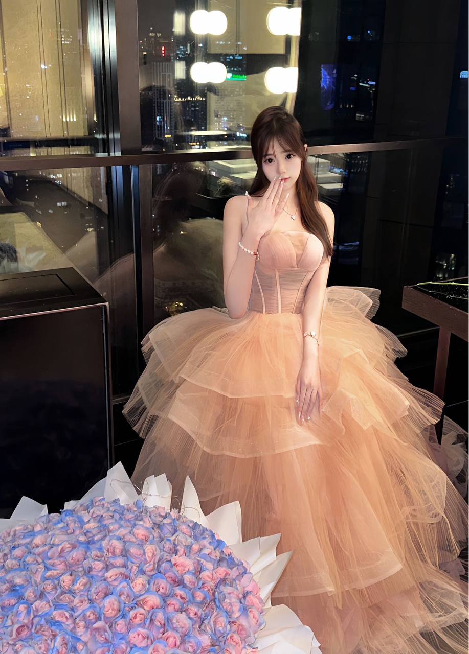 白皙细嫩少女肌昀彤