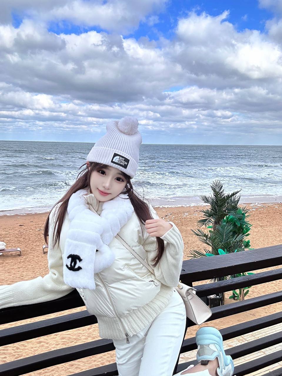 白皙细嫩少女肌昀彤