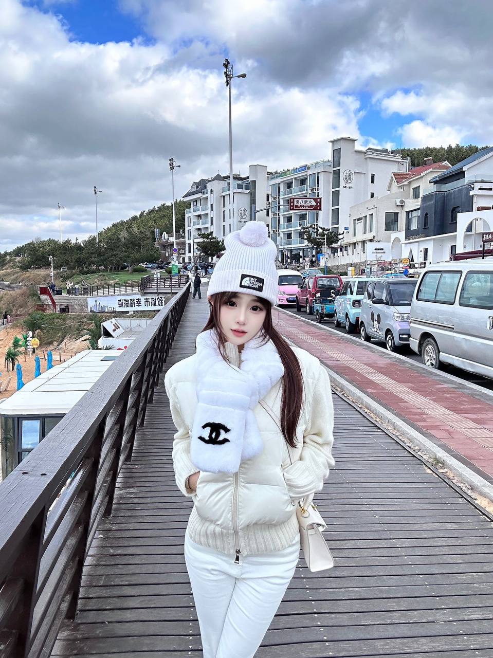 白皙细嫩少女肌昀彤