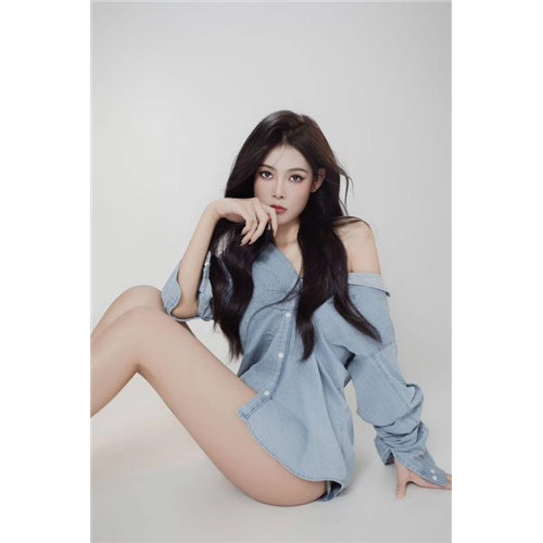 阳光御姐衿衿