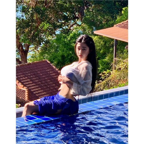 可甜可御女生艾玛