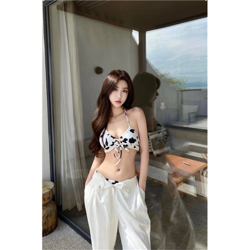 苗条靓女妮若