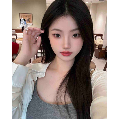 冷白皮在校生琪洛