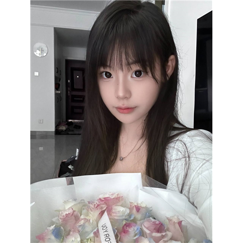 甜美学妹小佩