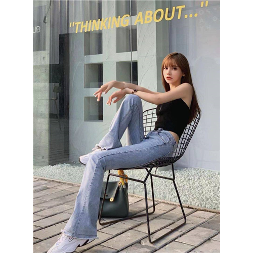 清瘦感身形睿雯