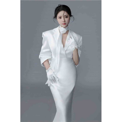 白领少妇Rosina