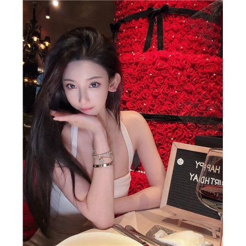 洋气性感御姐芊雅